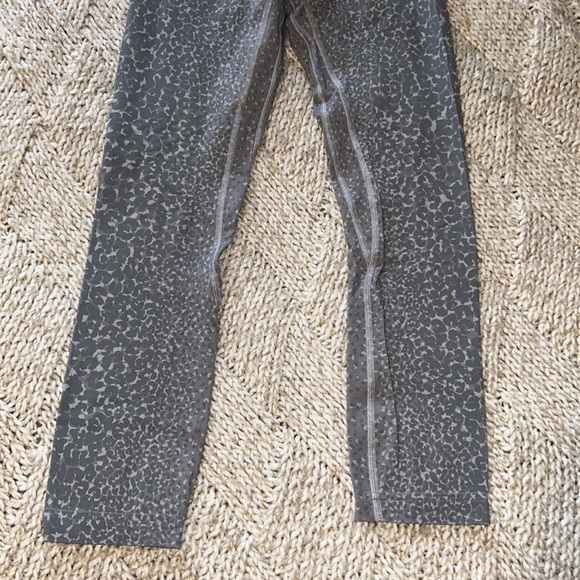 Lululemon printed leggings - Picture 3 of 9